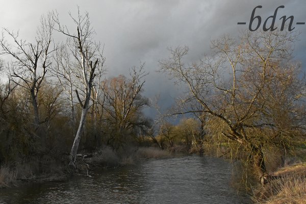 Im Ampertal zieht ein Gewitter auf