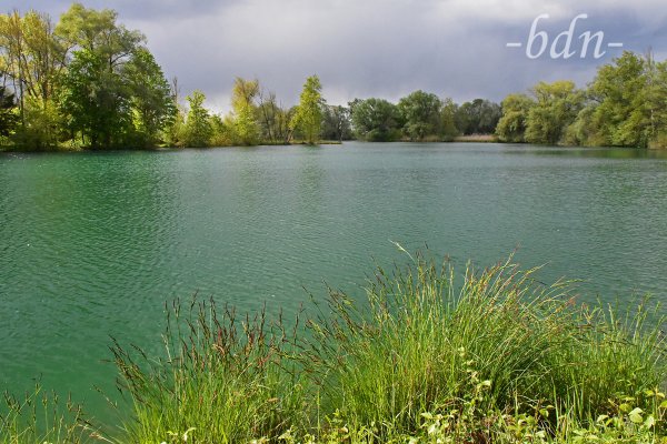 Gewitterstimmung über dem Weiher