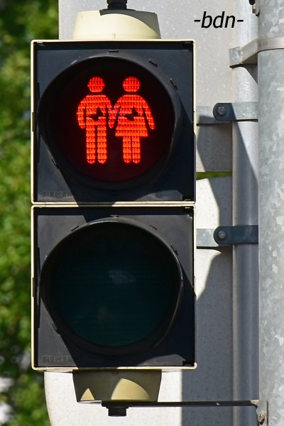 Rote Fußgängerampel in Wien