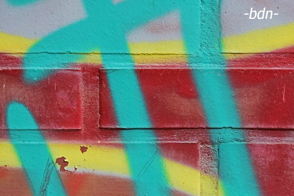 Bunte Graffiti an einer Ziegelsteinwand
